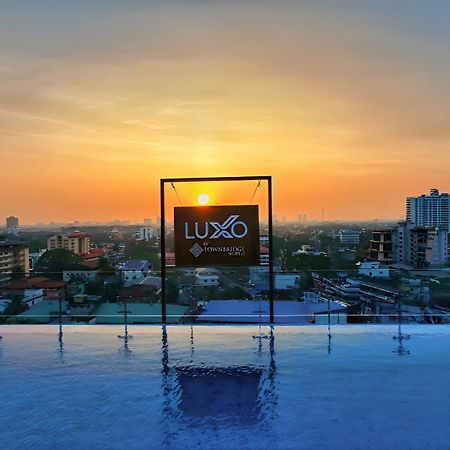 Luxo Kochi Hotel Luaran gambar