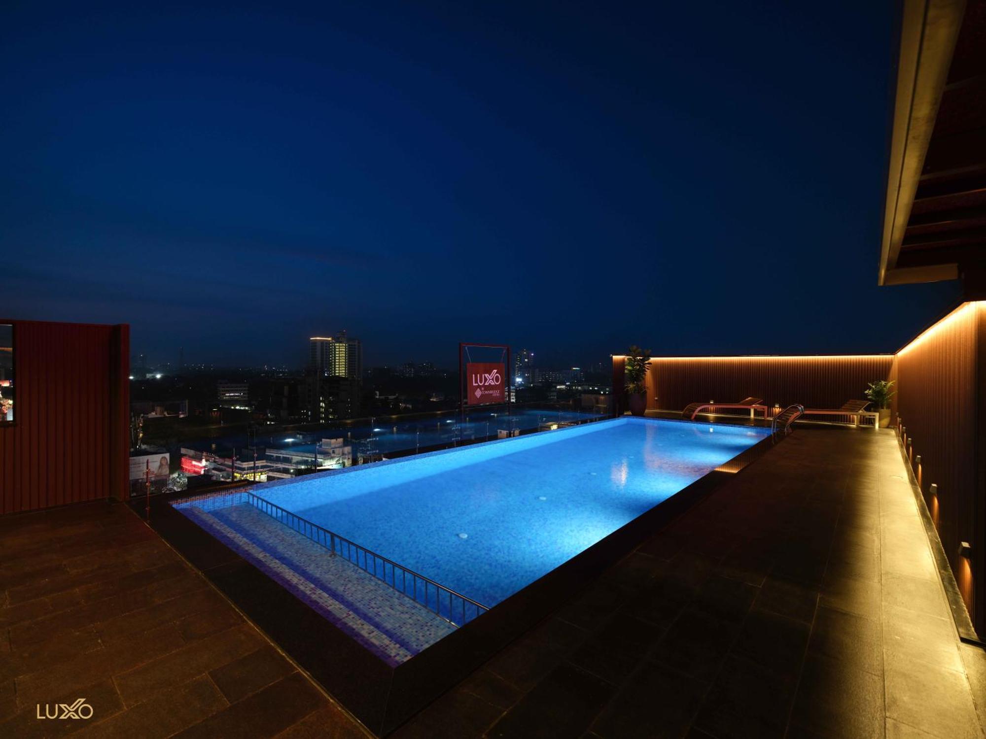 Luxo Kochi Hotel Luaran gambar